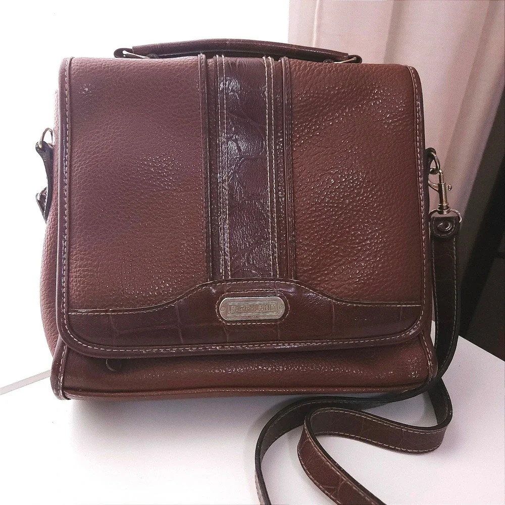 Vtg Carryland USA Organizer Crossbody Bag Chestnut Brown Faux Leather 90s Travel